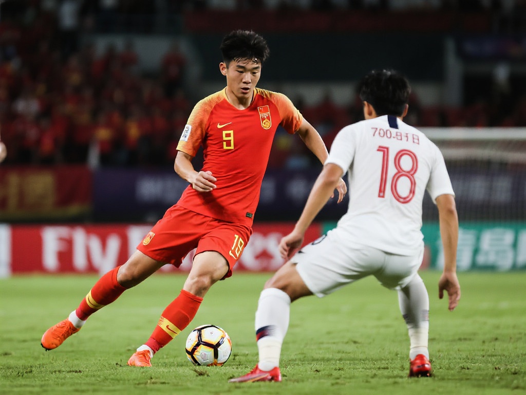 6月11日晚7点:中国男足迎战韩国,争夺出线关键时刻 前言:挑战与荣耀同在,国足力争突破自我!